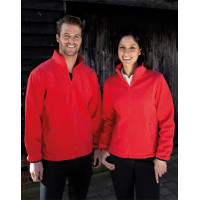 Fleece in aer liber la moda pentru femei