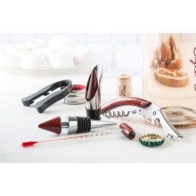 6 accesorii pentru vin in cutie neagra. 6 accesorii pentru vin in cutie neagra.