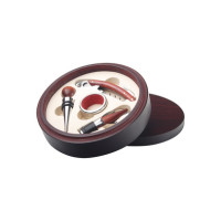 Set rotund pentru vin, 4 piese in cutie: trimbuson, briceag, inel anti-picurare, dop.